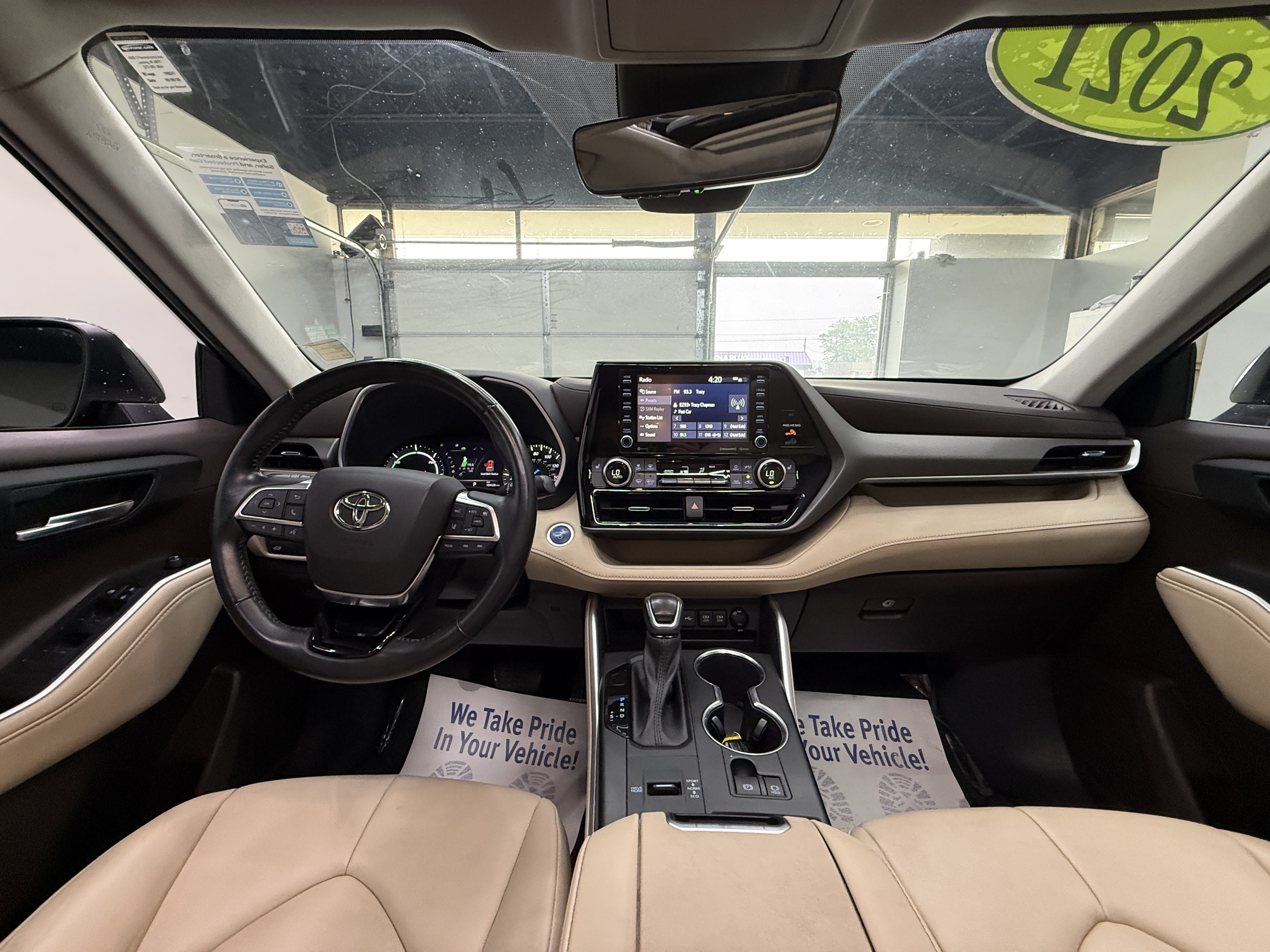 Used 2021 Toyota Highlander XLE AWD/4WD image 12