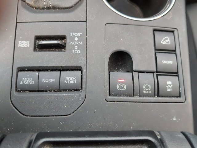 Used 2023 Toyota Highlander XLE image 19