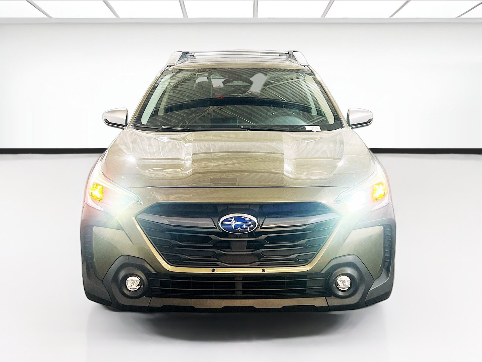 Used 2023 Subaru Outback Touring XT AWD/4WD image 2