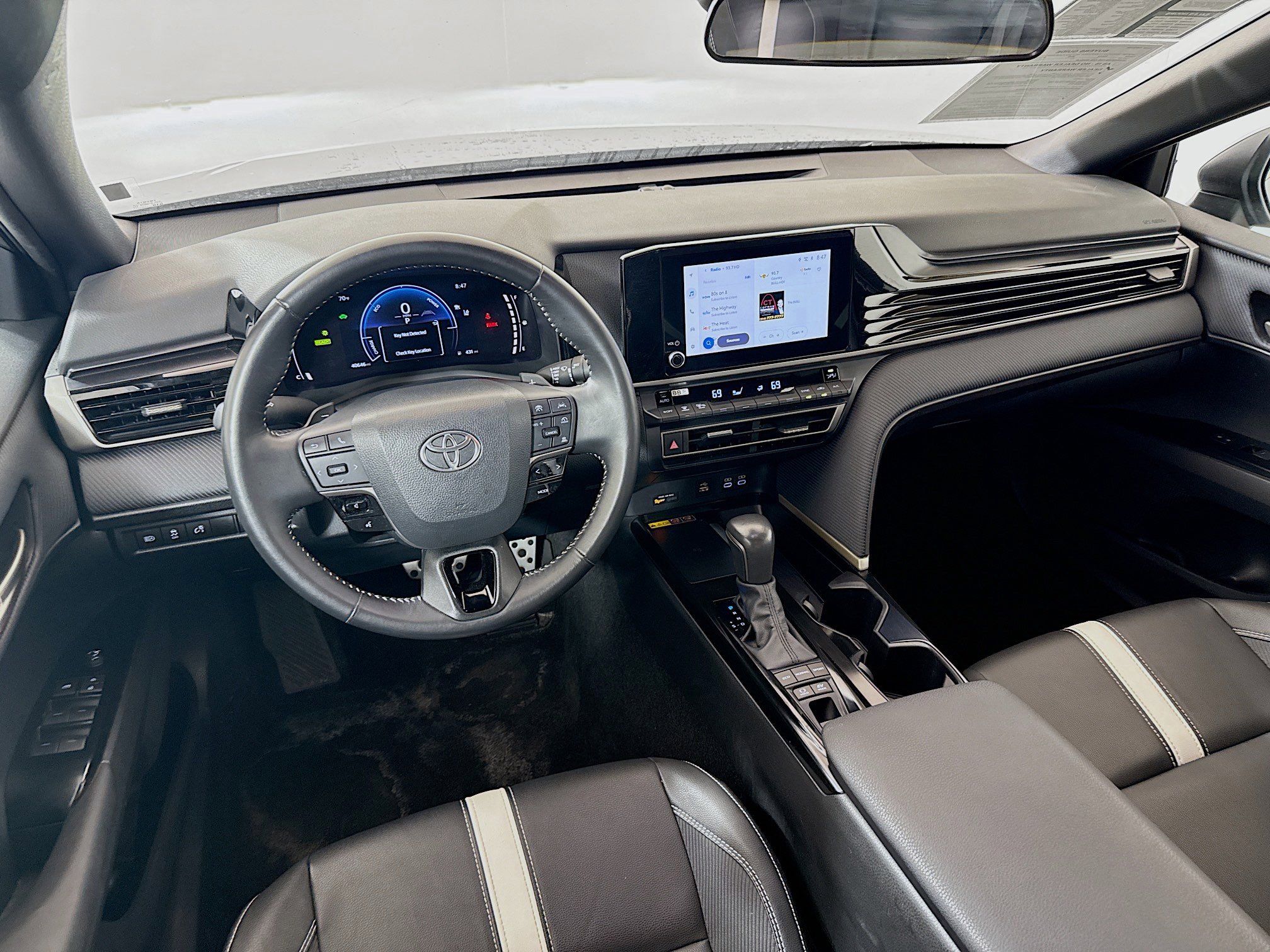 Used 2025 Toyota Camry SE image 21