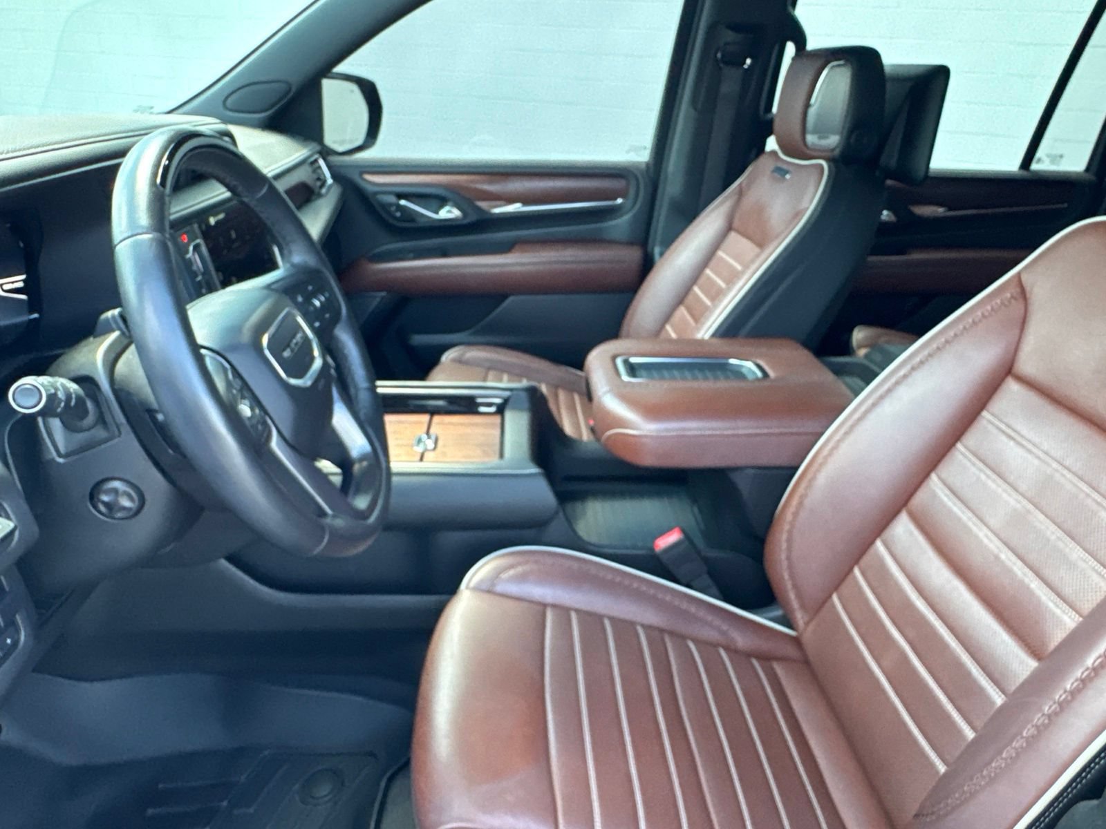 Used 2024 GMC Yukon XL Denali Ultimate AWD/4WD image 27