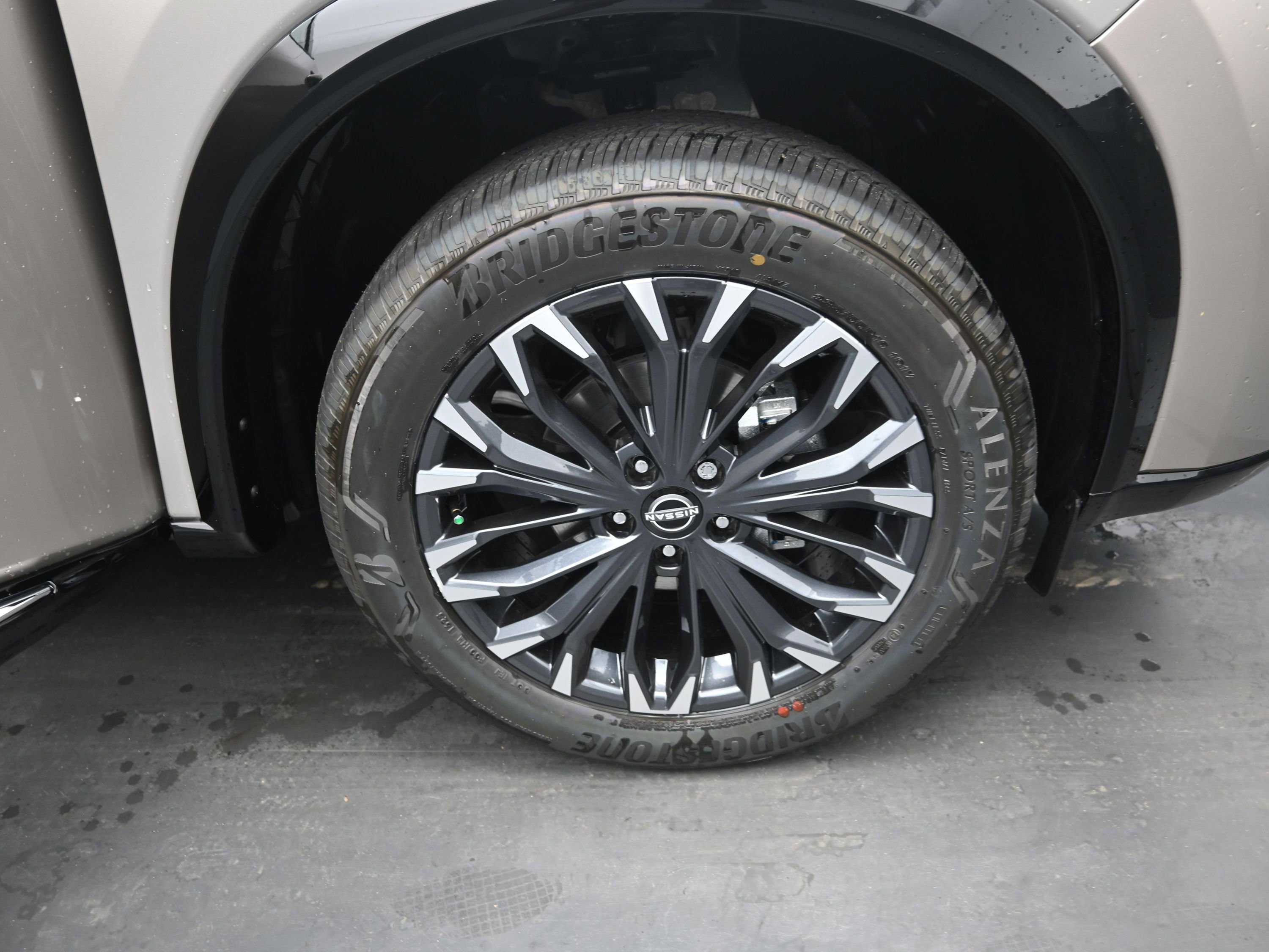 New 2025 Nissan Kicks SR image 19