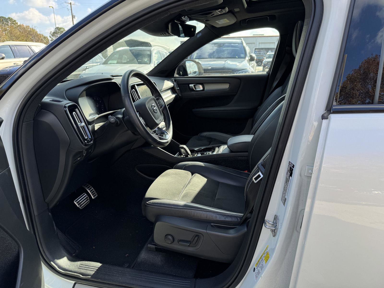 Used 2021 Volvo XC40 T5 R-Design w/ Advanced Package image 5