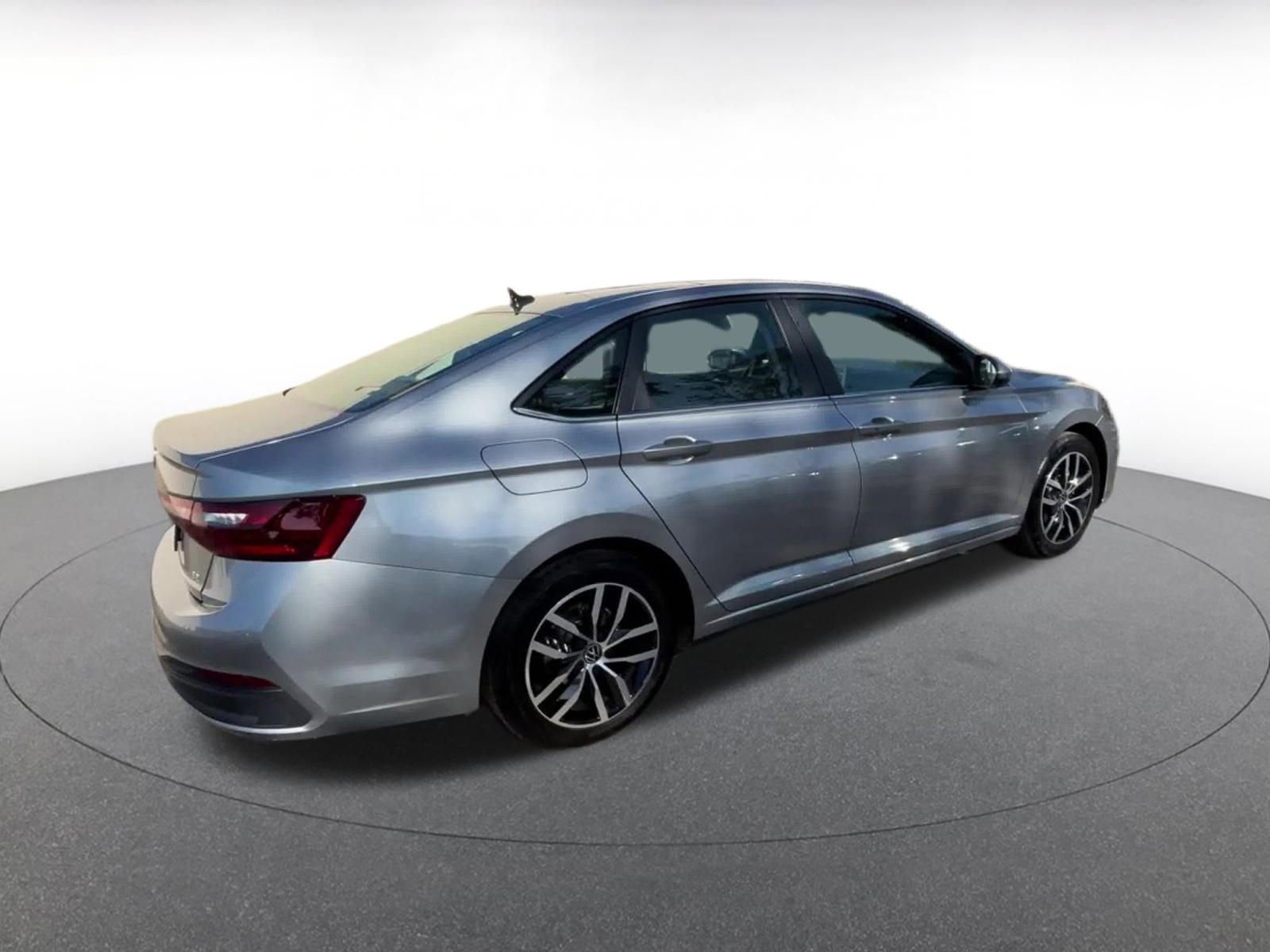 Used 2025 Volkswagen Jetta SE image 14