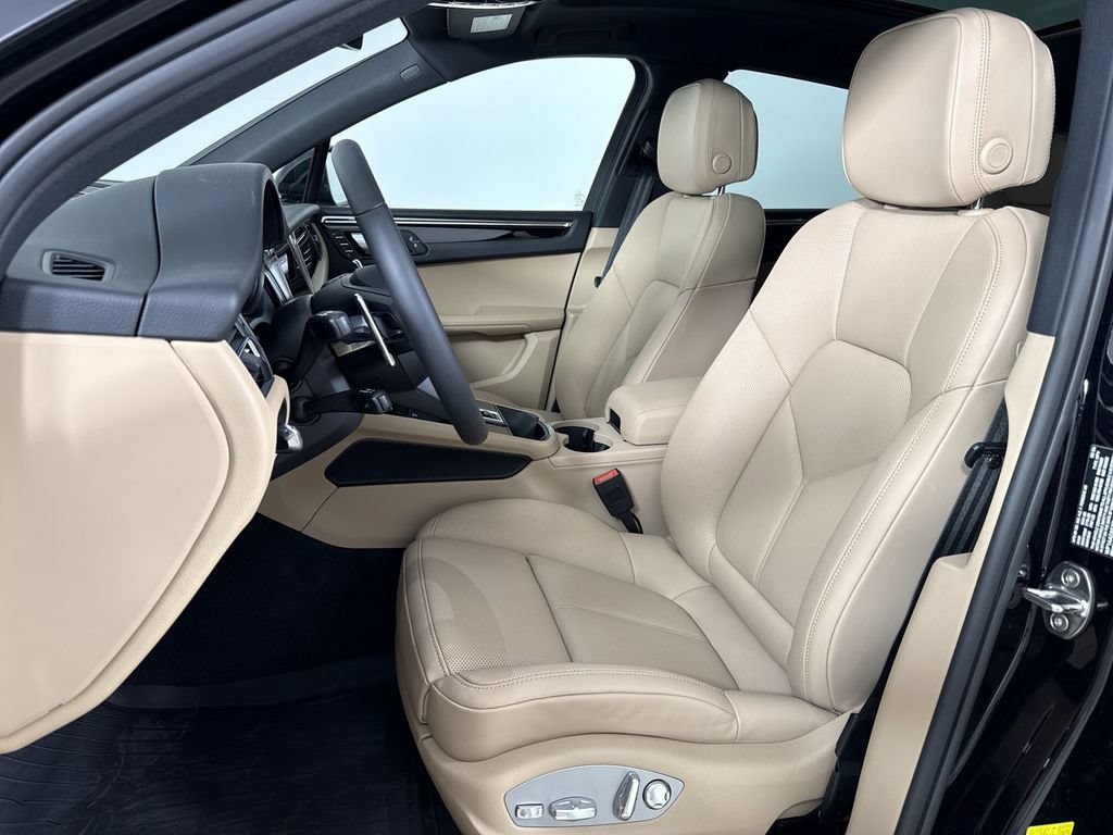 New 2026 Porsche Macan AWD/4WD image 5