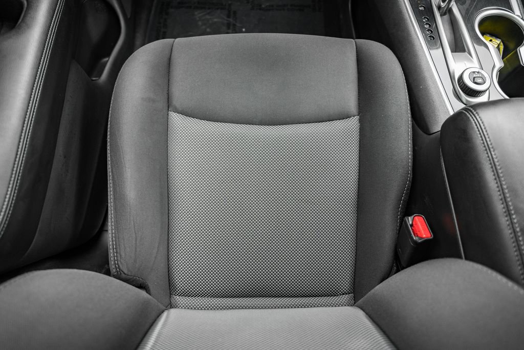 Used 2020 Nissan Pathfinder SV image 26