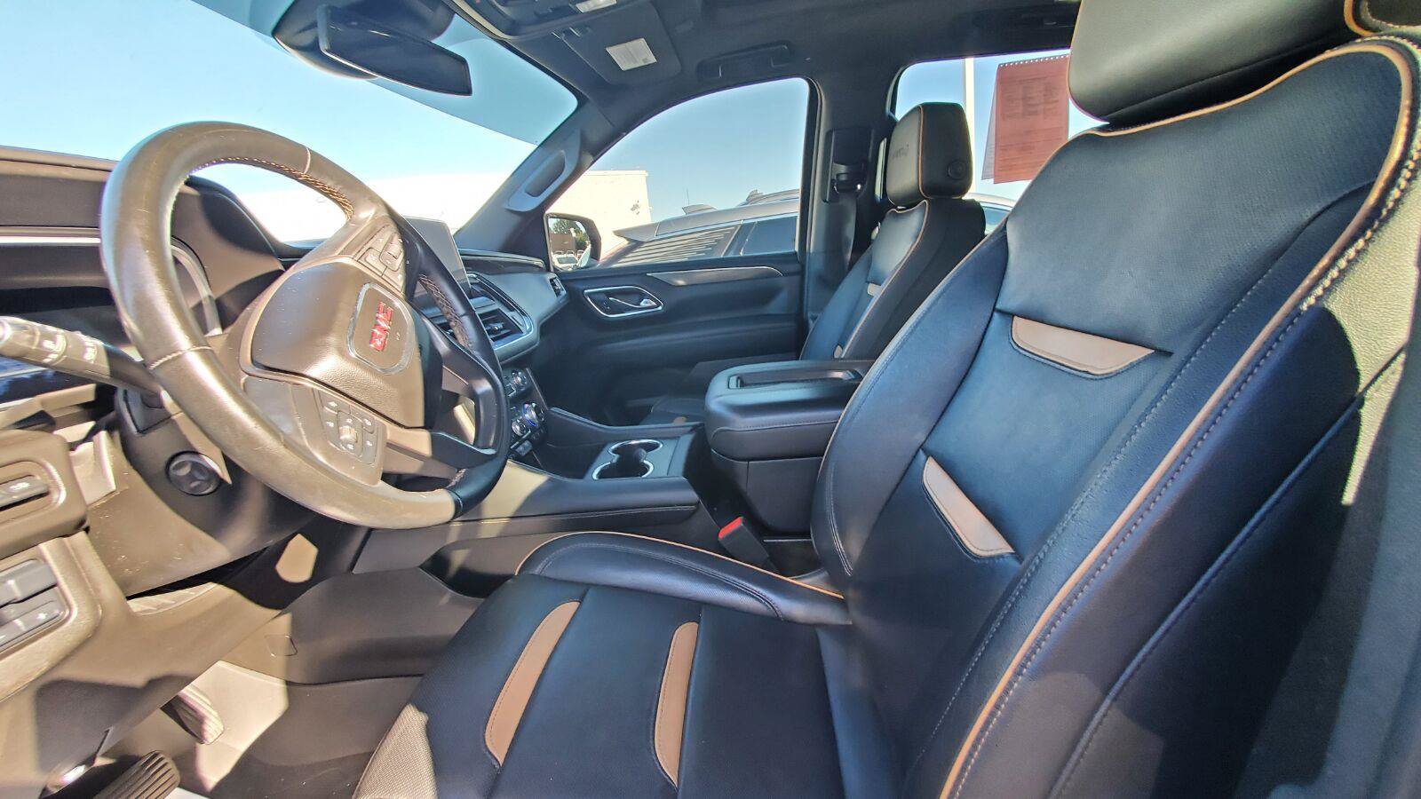 Used 2023 GMC Yukon XL AT4 w/ AT4 Premium Plus Package AWD/4WD image 3