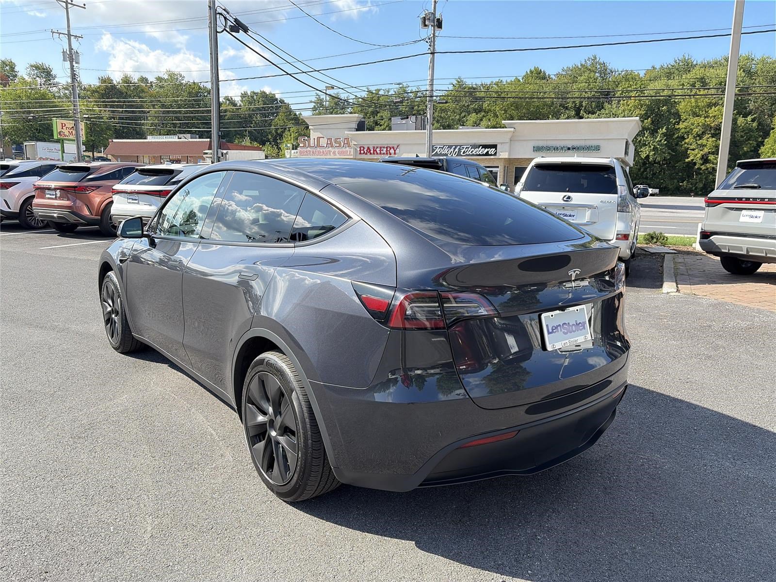 Used 2025 Tesla Model Y Long Range RWD image 3