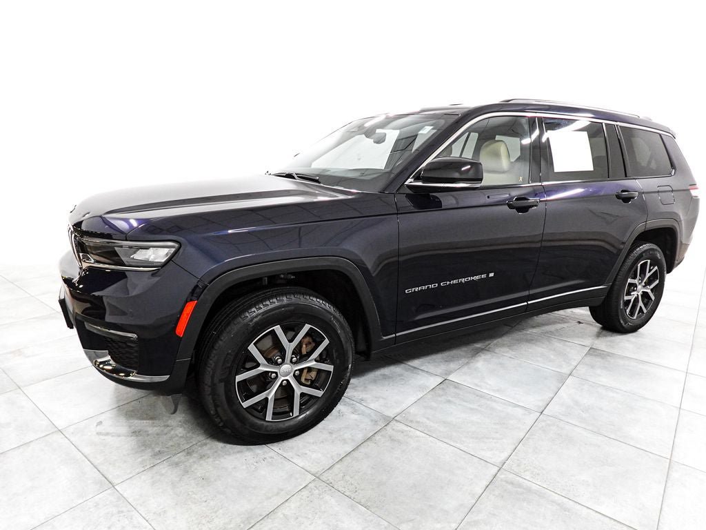 Used 2023 Jeep Grand Cherokee L Limited AWD/4WD image 4