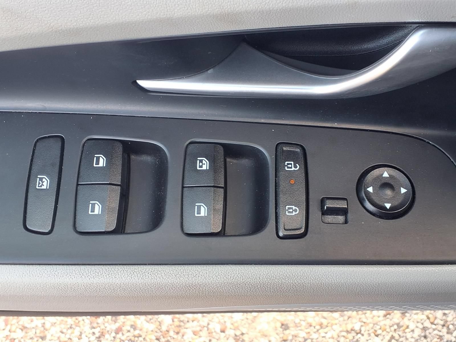 Used 2024 Hyundai Elantra Limited FWD image 13