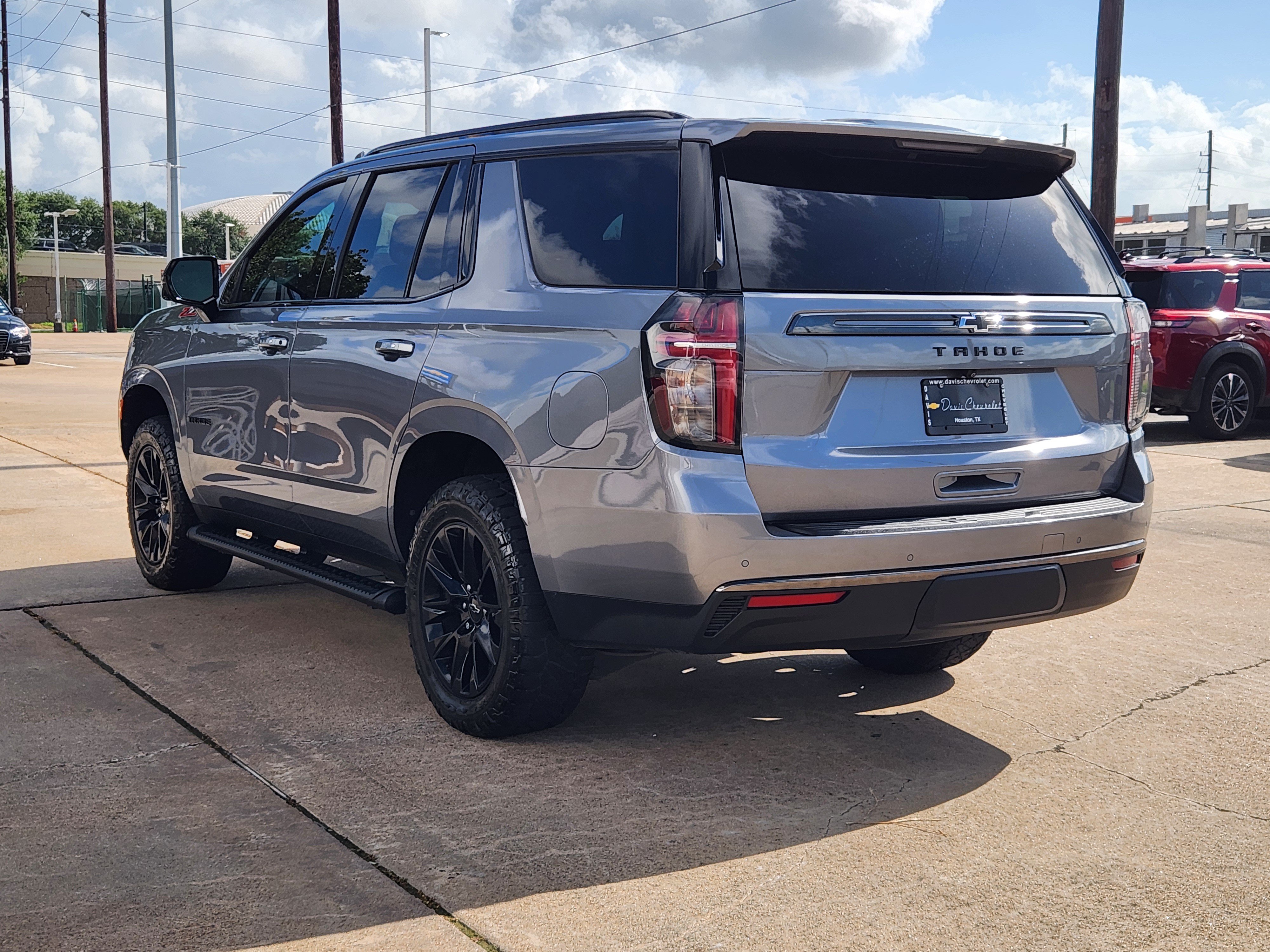 Used 2022 Chevrolet Tahoe Z71 w/ Z71 Off-Road Package AWD/4WD image 8