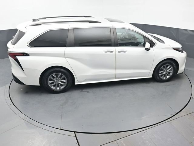 Certified 2022 Toyota Sienna XLE image 47
