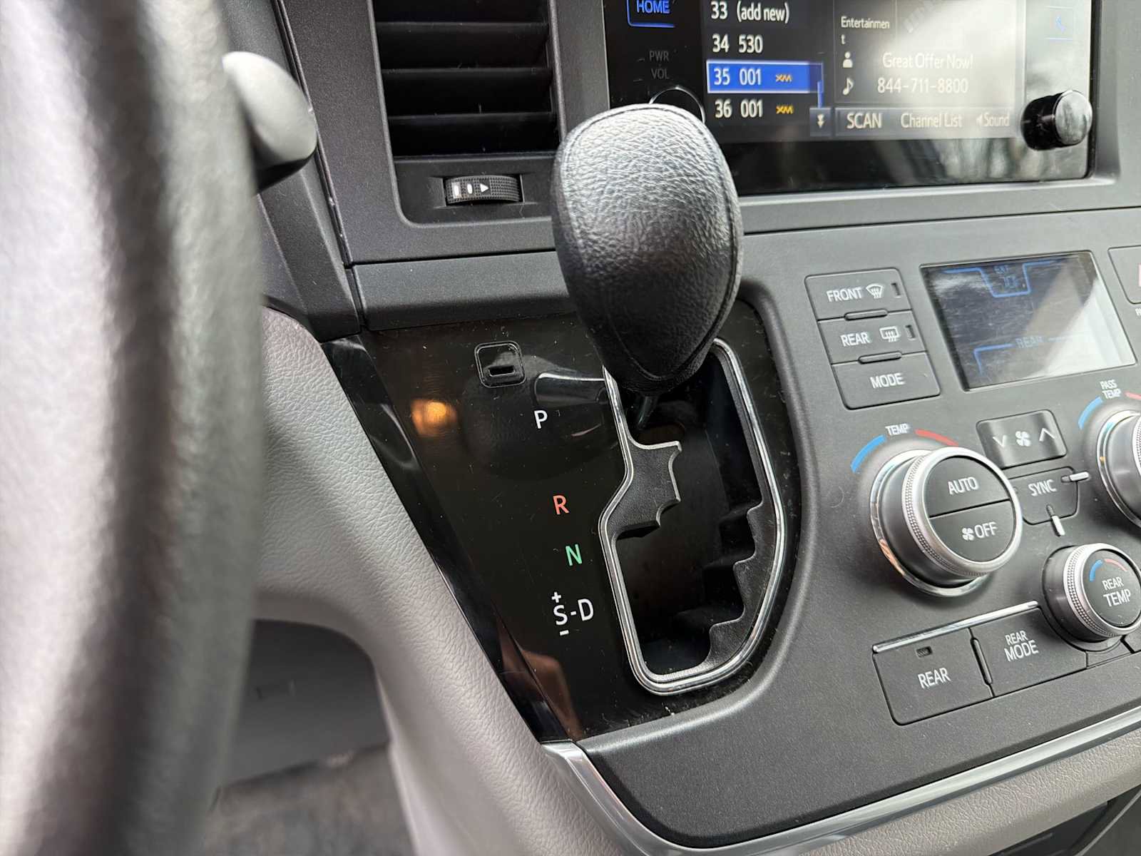 Used 2015 Toyota Sienna LE image 15