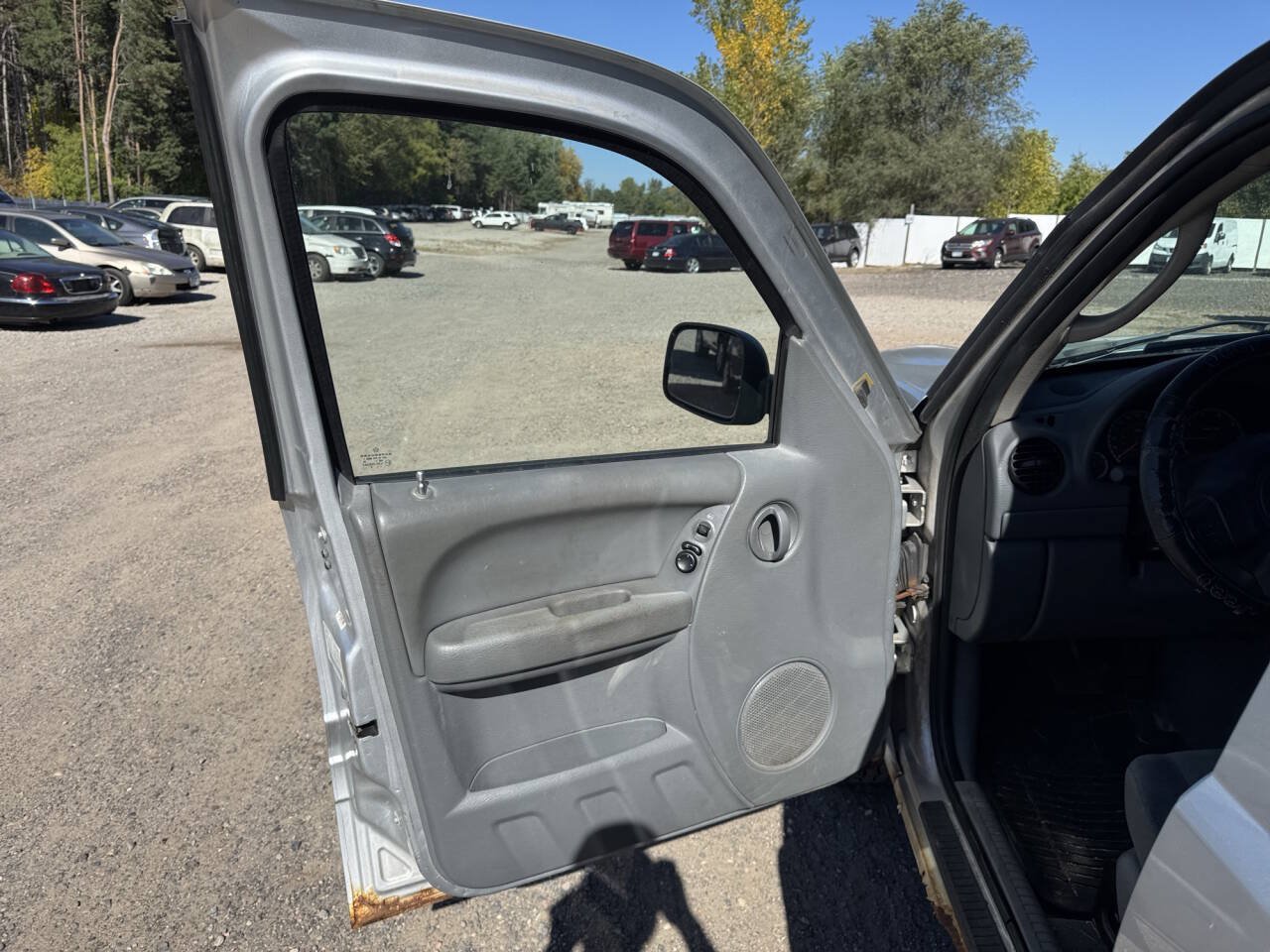 Used 2005 Jeep Liberty Sport AWD/4WD image 20