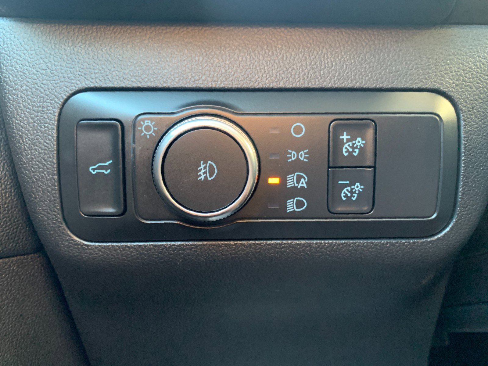 Used 2020 Ford Escape SEL image 15