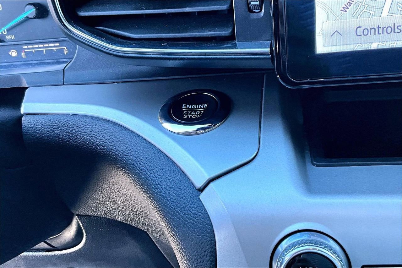 Used 2022 Ford Explorer XLT w/ Equipment Group 202A image 28