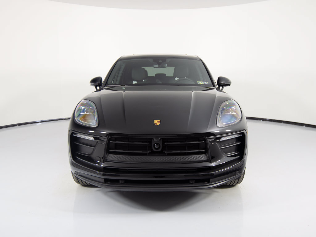 Certified 2026 Porsche Macan AWD/4WD image 10