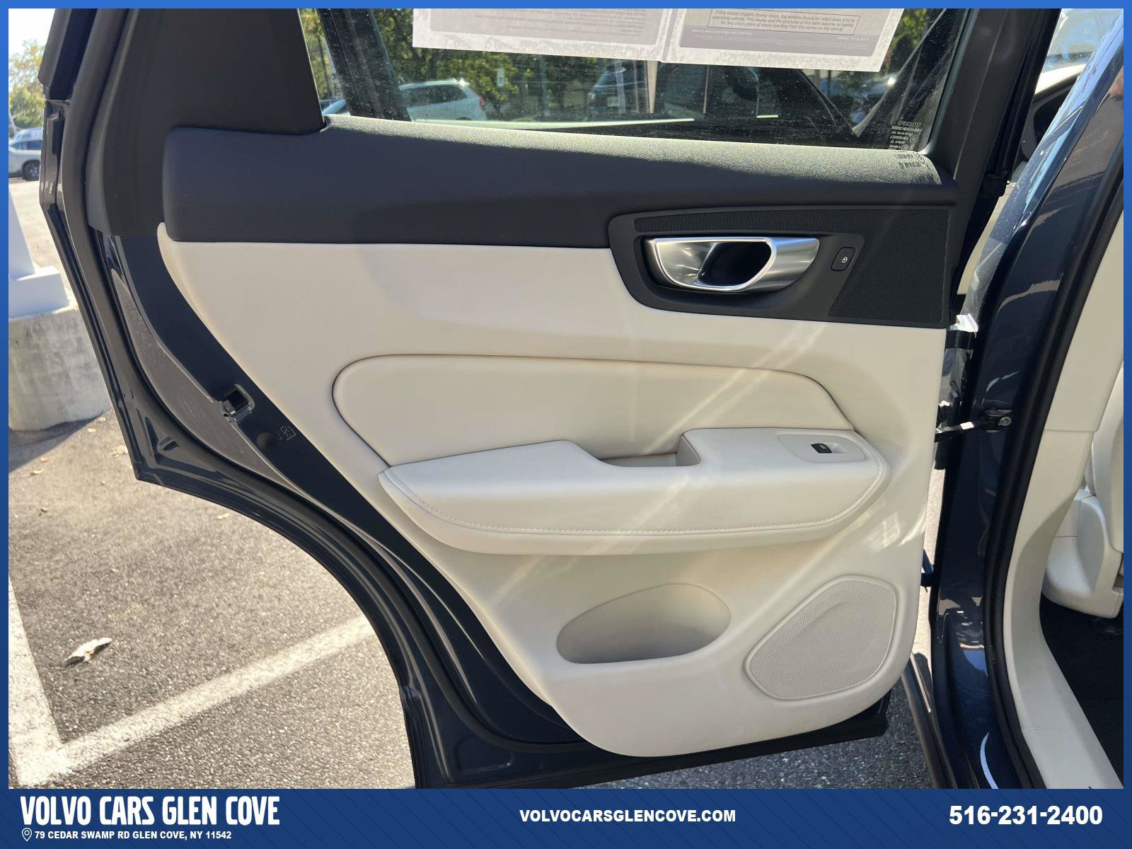 Certified 2024 Volvo XC60 B5 Plus AWD/4WD image 14