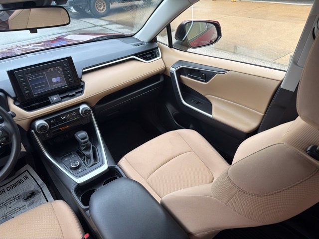 Used 2020 Toyota RAV4 LE w/ All Weather Liner Package AWD/4WD image 21