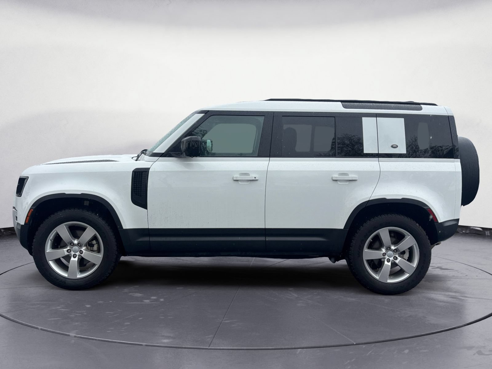 Used 2021 Land Rover Defender 110 AWD/4WD image 3