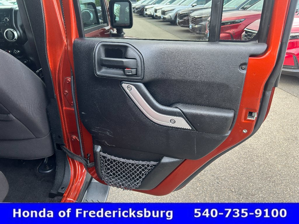 Used 2014 Jeep Wrangler Unlimited Sahara w/ Connectivity Group AWD/4WD image 13