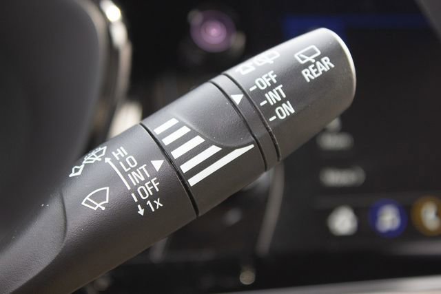 Used 2022 Buick Envision Avenir w/ Safety Package image 27