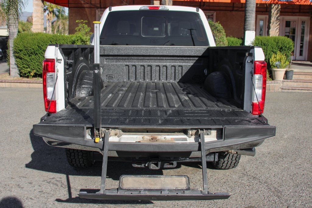 Used 2017 Ford F250 XLT w/ XLT Premium Package image 9