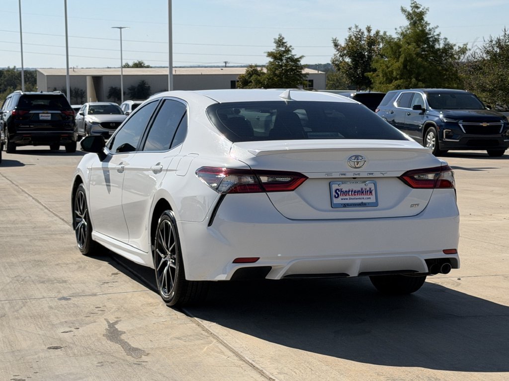 Used 2024 Toyota Camry SE FWD image 4
