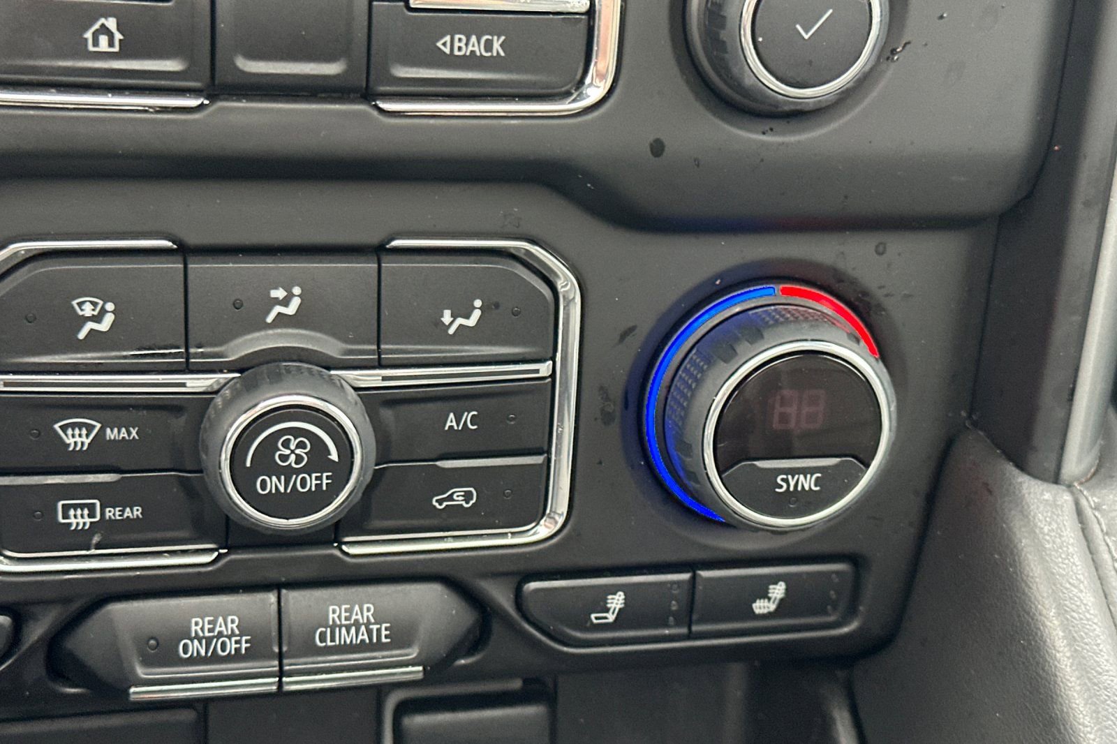 Used 2022 Chevrolet Tahoe Z71 w/ Luxury Package image 28