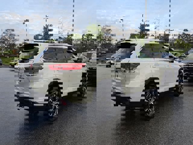 Used 2019 Toyota Highlander Plus image 7