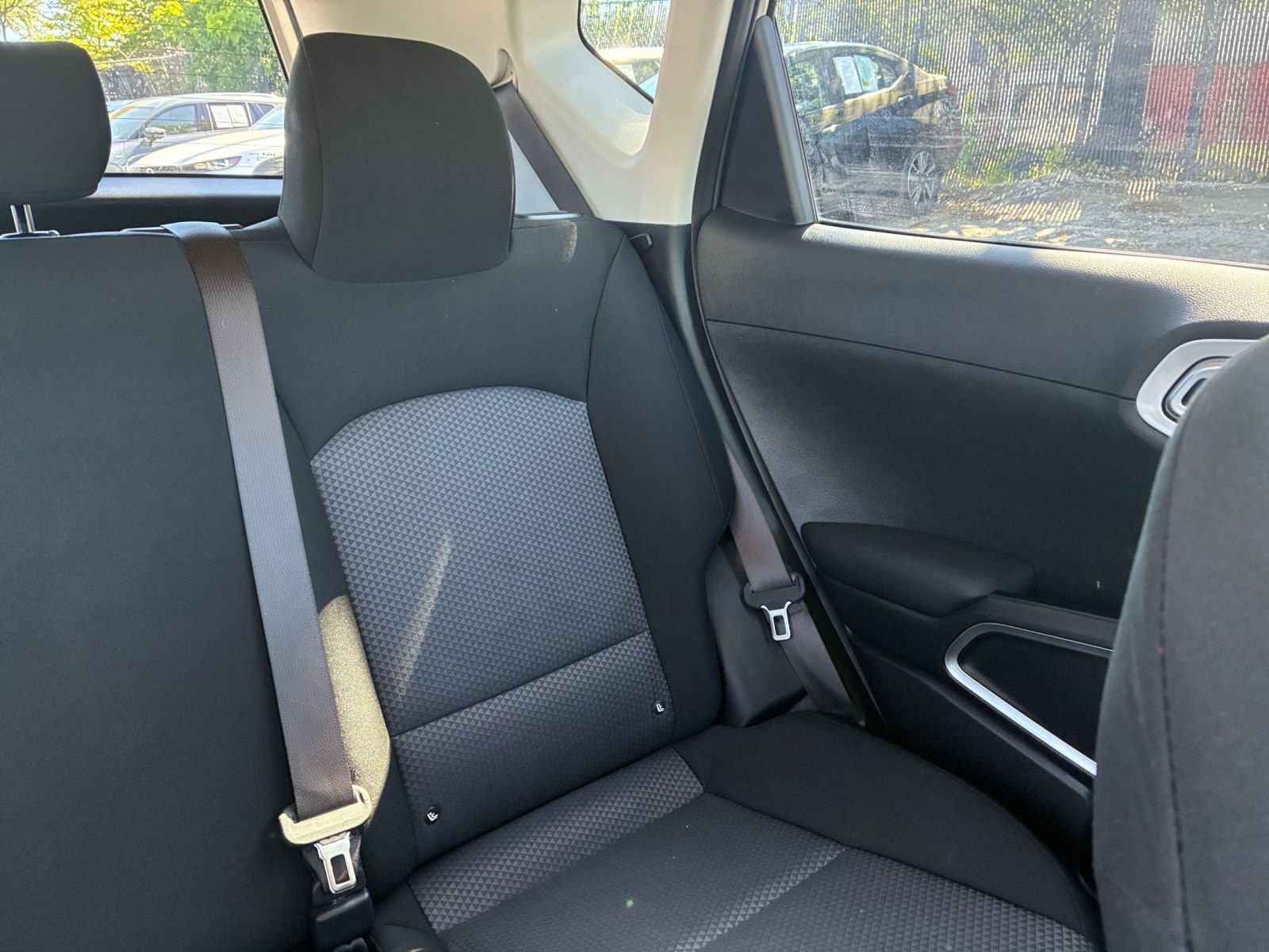 Used 2025 Kia Soul LX w/ LX Technology Package FWD image 32