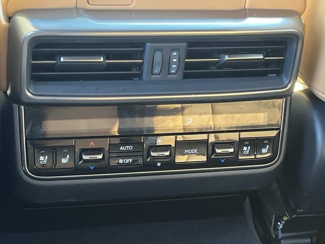Used 2025 Lexus LX 600 4WD w/ Accessory Package (2T) image 17