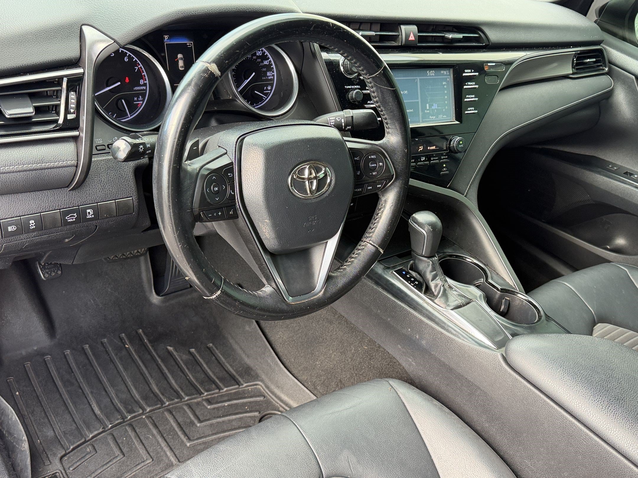 Used 2019 Toyota Camry SE FWD image 4
