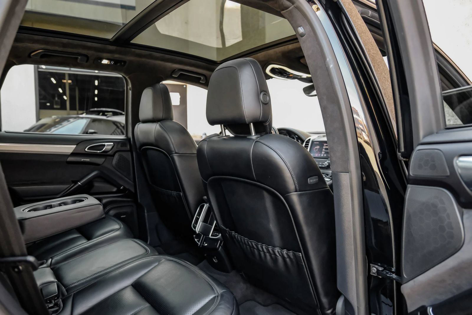 Used 2018 Porsche Cayenne GTS w/ Premium Package Plus AWD/4WD image 40