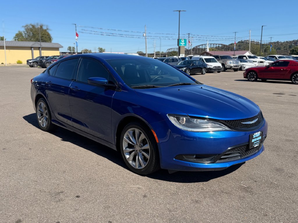 Used 2015 Chrysler 200 S w/ Navigation & Sound Group I FWD image 3