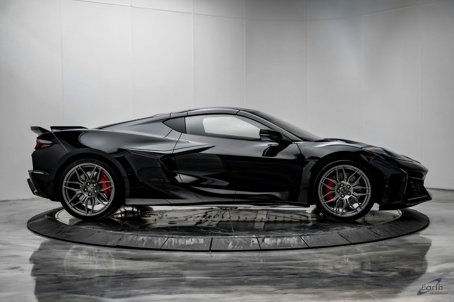 Used 2025 Chevrolet Corvette Z06 RWD image 25