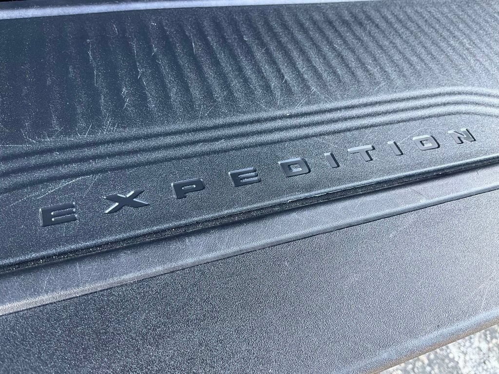 Used 2025 Ford Expedition Tremor AWD/4WD image 17