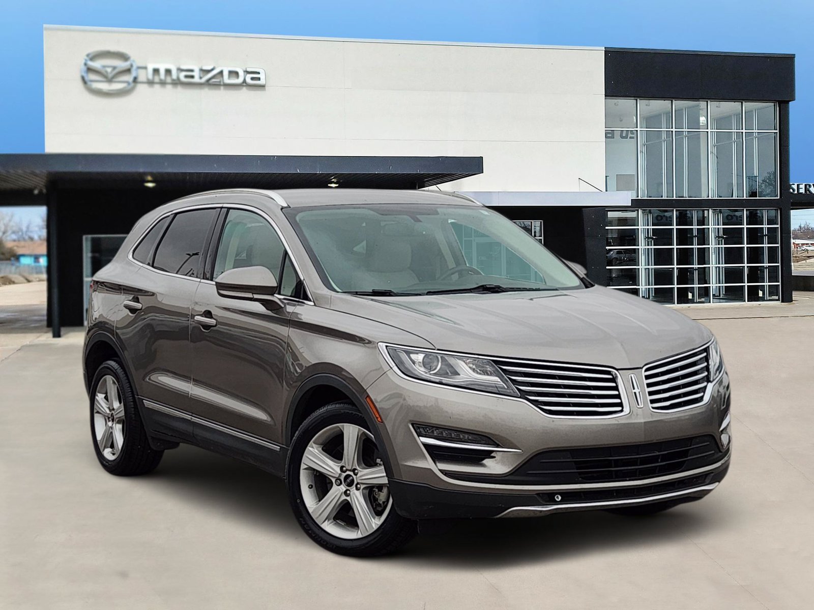 Used 2017 Lincoln MKC Premiere FWD image 1