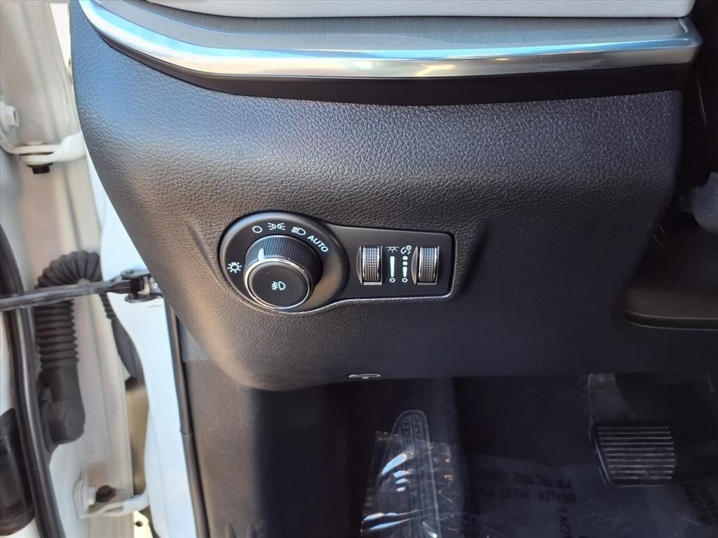 Used 2023 Jeep Compass Limited image 13