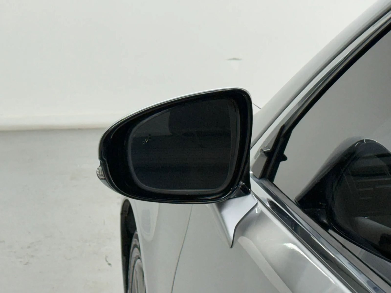 Used 2013 Lexus LS 460 w/ Comfort Pkg RWD image 30