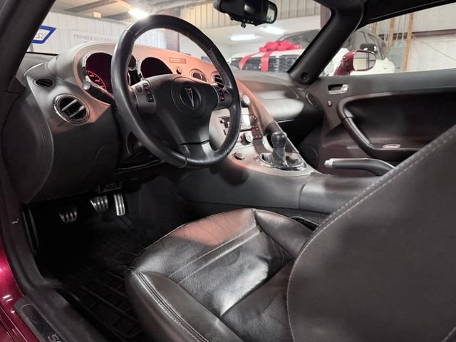 Used 2009 Pontiac Solstice GXP w/ Premium Package RWD image 17