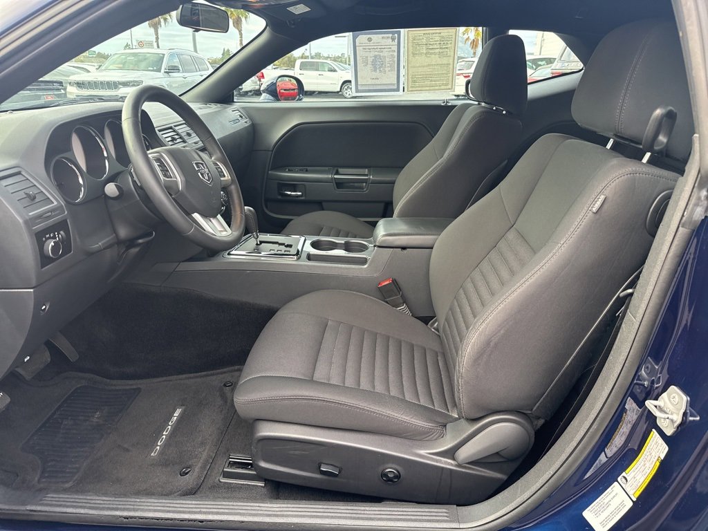 Used 2014 Dodge Challenger SXT image 12