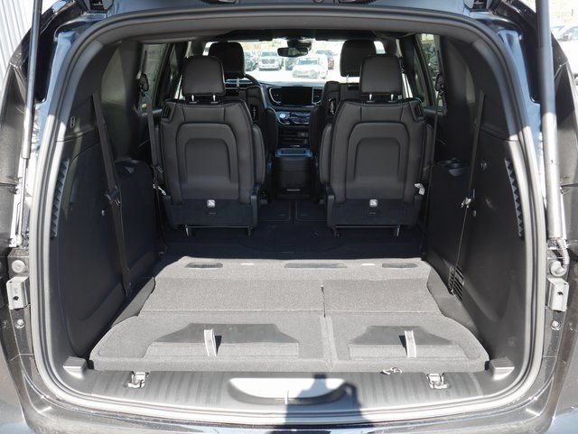 New 2026 Chrysler Pacifica Select AWD/4WD image 8