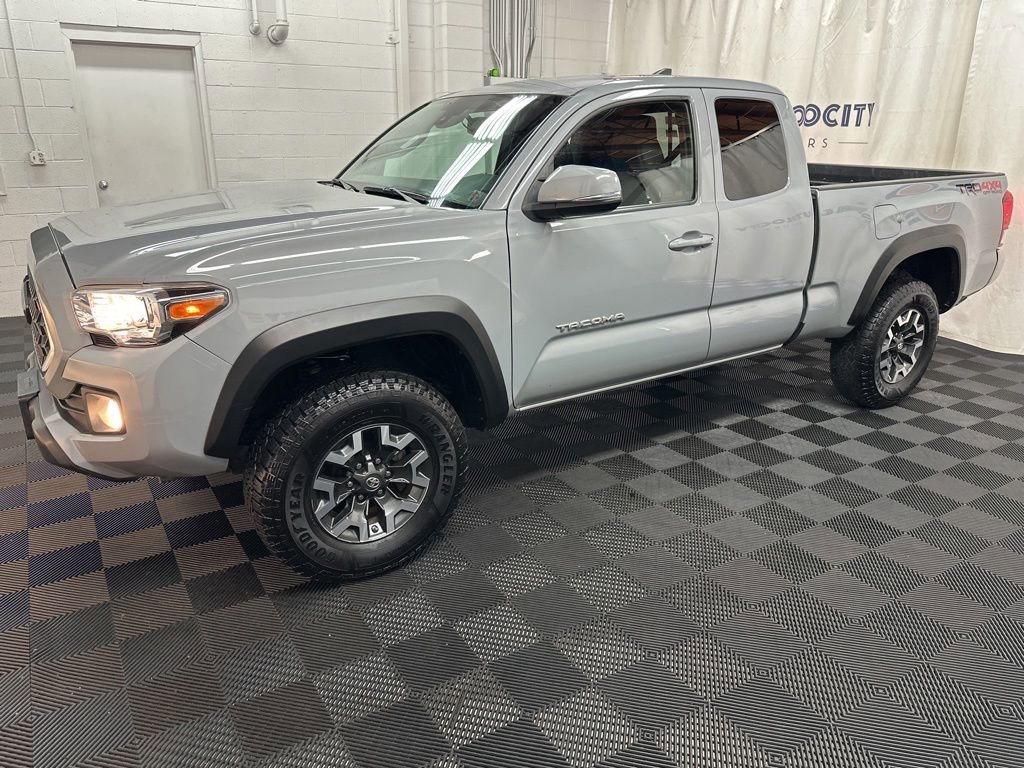 Used 2018 Toyota Tacoma SR5 AWD/4WD image 5