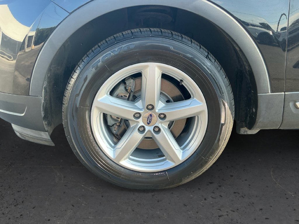 Used 2018 Ford Explorer XLT w/ Equipment Group 202A FWD image 13