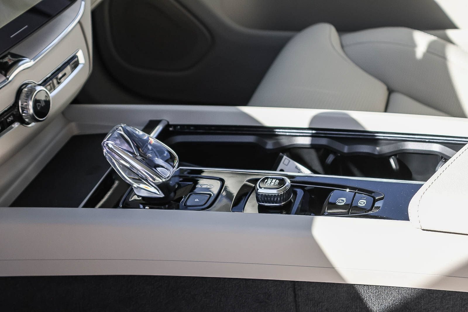 New 2026 Volvo XC60 B5 Ultra AWD/4WD image 28