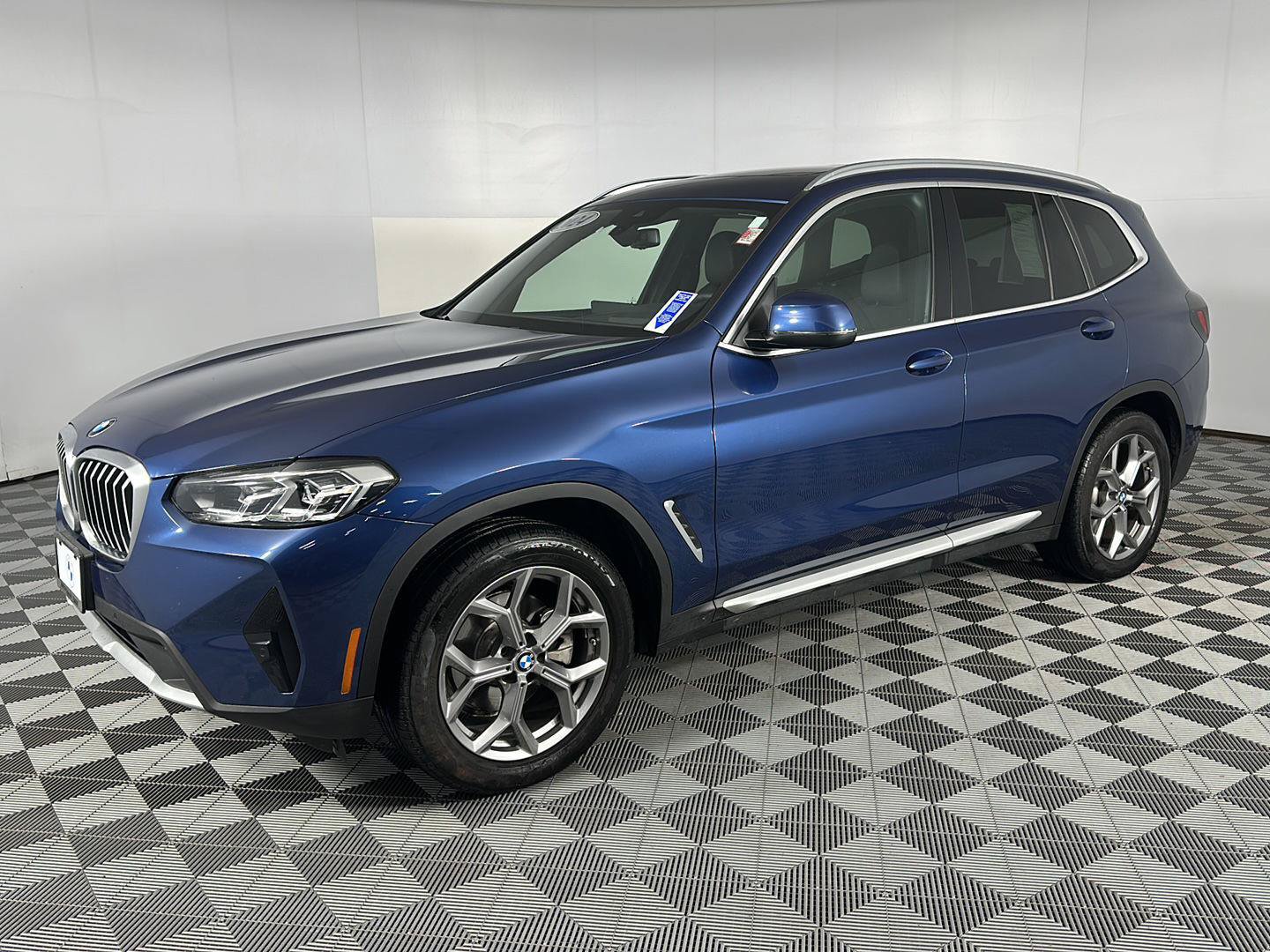 Used 2024 BMW X3 xDrive30i w/ Premium Package AWD/4WD image 4