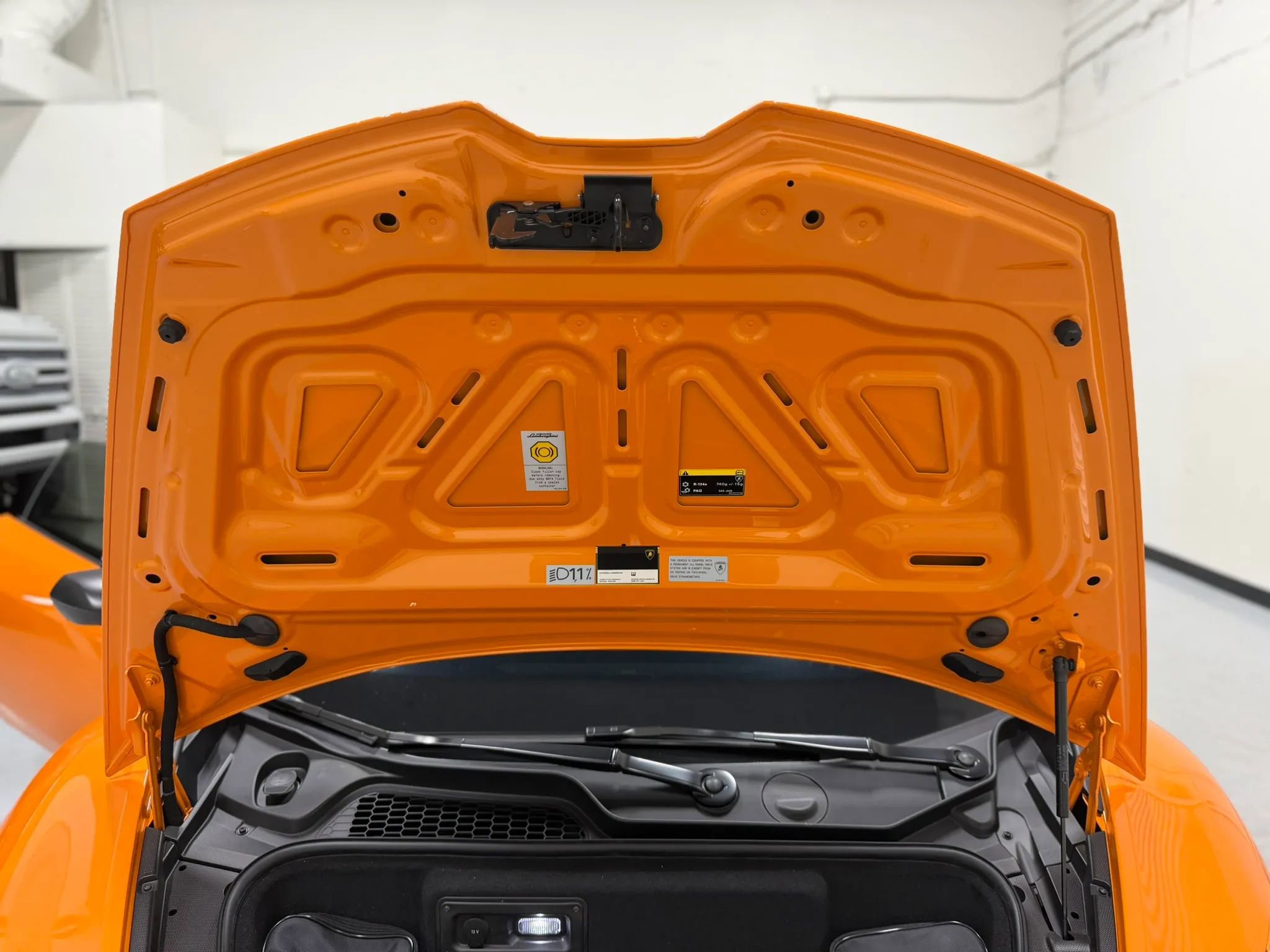 Used 2018 Lamborghini Huracan Performante AWD/4WD image 41