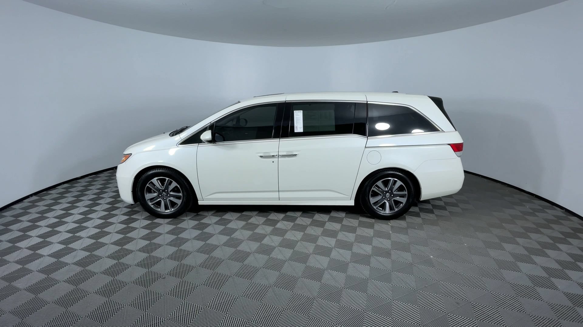 Used 2015 Honda Odyssey Touring Elite image 6