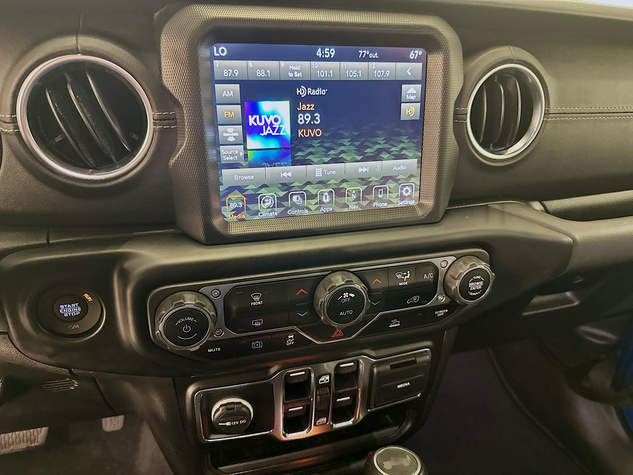 Used 2023 Jeep Wrangler Sahara image 26